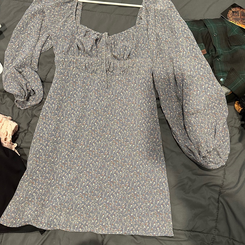Very J Long Sleeve Floral Dress in Blue and White